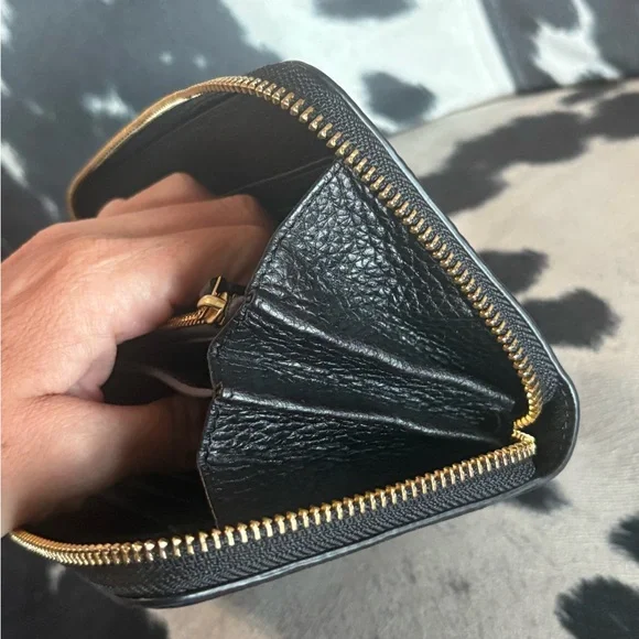 Tory Burch Black Leather Zip Around Wallet - Picture 13 of 16